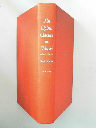 EWEN, David - The lighter classics in music;: A comprehensive guide to musical masterworks in a lighter vein by 187 composers