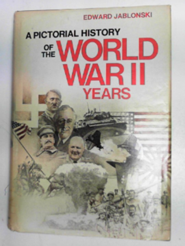 JABLONSKI, Edward - A pictorial history of the World War II years