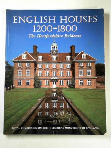 ROYAL COMMISSION ON THE HISTORICAL MONUMENTS OF ENGLAND - English houses, 1200-1800: the Hertfordshire evidence